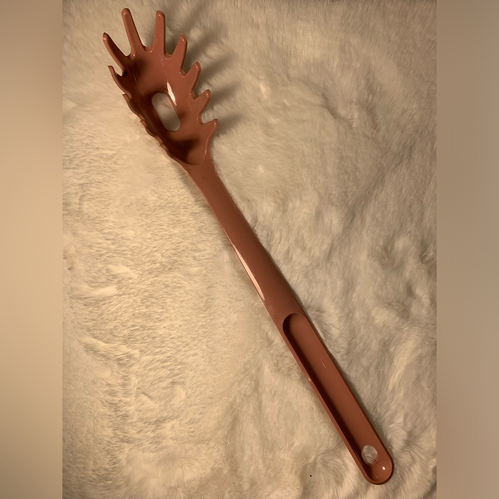 Tupperware Mauve Pink Pasta Fork/Server #1818-2 New, Never Used! 12 inches long!